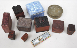 Lot 196 - Group lot of Vintage Oriental seal chops & Accessories - various w