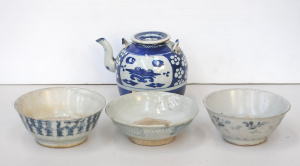 Lot 197 - 4 pces Vintage Chinese Blue & White Blue & White ceramics inc