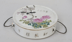 Lot 201 - Vintage Chinese hand painted round lidded container - Bird & bloss