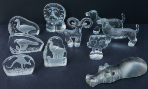 Lot 205 - Group lot of Glass & Crystal Flatback Paperweights inc Kosta Boda