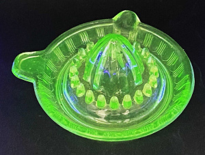 Lot 210 - Vintage Uranium Glass Juicer 16cm D