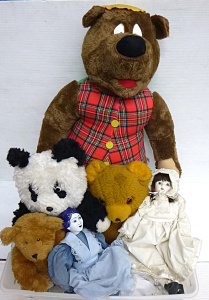 Box of Vintage & Modern Bears & Dolls inc, Teddy Bears, Panda Bear and 2