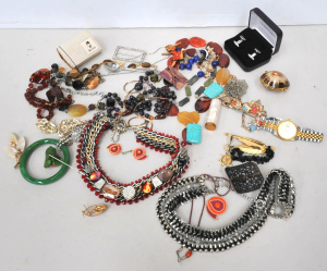 Lot 40 - Shoe Box lot - Heaps Vintage & Modern Costume Jewellery - Tigers Ey