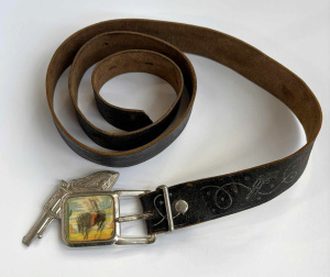 Lot 46 - 1950s leather Cowboy belt with Bucking bronco flicker picture -approx 9 Lot 46 - 1950s leather Cowboy belt with Bucking bronco flicker picture -approx 9