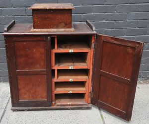 Lot 76 - 2 Vintage Timber Items inc Small Lockable Oak Box and a Pine Segmented Lot 76 - 2 Vintage Timber Items inc Small Lockable Oak Box and a Pine Segmented