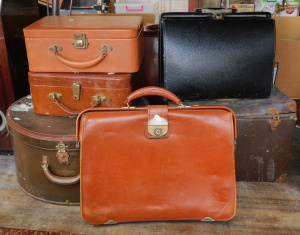 Lot 84 - 7 x Vintage Leather Cases incl Hat Box, Leather Suitcase, Satchel etc Lot 84 - 7 x Vintage Leather Cases incl Hat Box, Leather Suitcase, Satchel etc