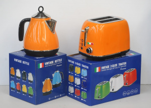 Lot 92 - 2 x pieces - As New In Box Vintage Branded Kettle and 2-Slice Toaster,