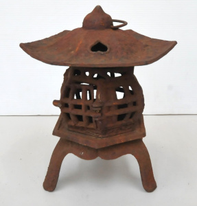 Lot 156 - Cast Iron Japanese Tri-Podal Pagoda Lantern 30cm H Lot 156 - Cast Iron Japanese Tri-Podal Pagoda Lantern 30cm H