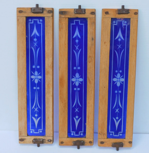Lot 159 - 3 x vintage oblong wooden framed blue & clear glass panels - 39 5c Lot 159 - 3 x vintage oblong wooden framed blue & clear glass panels - 39 5c