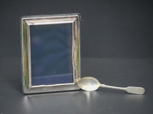 Lot 186 - 2 pces Hallmarked English Sterling Silver inc c1995 London Whitehill S Lot 186 - 2 pces Hallmarked English Sterling Silver inc c1995 London Whitehill S