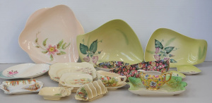 Lot 197 - Group lot vintage Carlton Ware & Royal Winton inc Red Roof Pattern