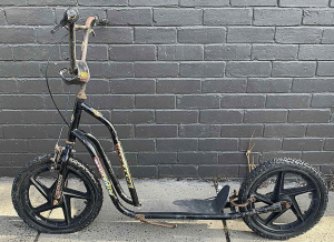 Lot 7 - Mongoose Scorchin Scooter w 16inch Tuff Wheels