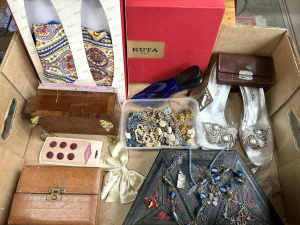 Lot 46 - Box ladies access Jewellery boxes, costume jewellery, shoe shaped perfu Lot 46 - Box ladies access Jewellery boxes, costume jewellery, shoe shaped perfu