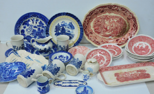 Lot 91 - Group lot vintage Blue & White & Red & White ceramics inc B