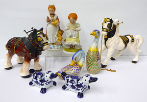 Lot 96 - Group lot of assorted Ceramics inc, Holly Hobbie figurines, Shire Horse Lot 96 - Group lot of assorted Ceramics inc, Holly Hobbie figurines, Shire Horse