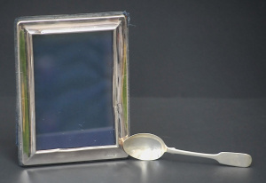 Lot 178 - 2 pces Hallmarked English Sterling Silver inc c1995 London Whitehill S Lot 178 - 2 pces Hallmarked English Sterling Silver inc c1995 London Whitehill S