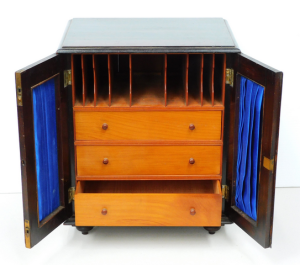 Vintage c1900 Mahogany Table Top Cabinet - 3 x Tapering light stained Pine Drawe Vintage c1900 Mahogany Table Top Cabinet - 3 x Tapering light stained Pine Drawe