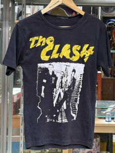 Vintage 'The Clash' band Tshirt - black feat band Vintage 'The Clash' band Tshirt - black feat band