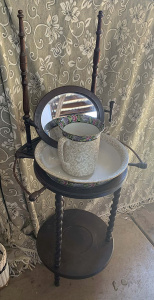 Lot 26 - Vintage Wooden Barley Twist Wash Stand & Royal Winton Basin & J