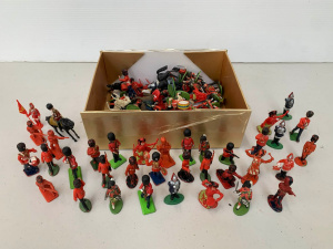 Lot 133 - Large quantity of plastic Royal Guardsmen inc Kellogg's cereal toys, B
