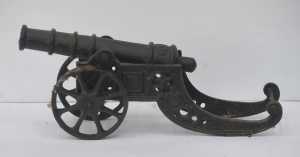 Lot 162 - Cast iron miniature cannon 44cm L