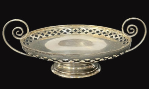 Lot 195 - c1934 Hallmarked Sheffield Sterling Silver footed Bon Bon dish - Diamo