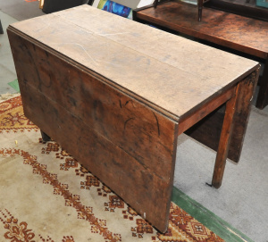 Lot 6 - Vintage 18th Century silky Oak Georgian Drop side Table - simple form, w