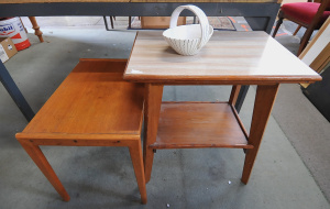Lot 32 - Mid-century group inc 2 teak side tables (taller 58cm H) and an Italian