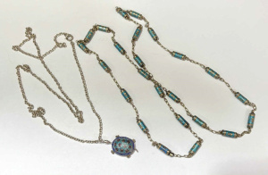 Lot 191 - Grp jewellery - long silver chain linked blue enamel bead necklace &am