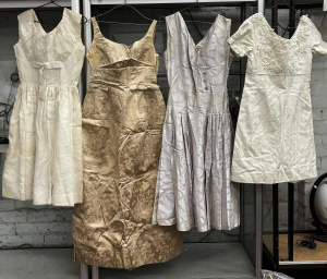 Lot 6 - 4 x 5060s dresses - Frede Sydney, white with lace, ABS grey patterned sa