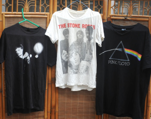 Lot 25 - Group of musician merch t-shirts inc Pink Floyd (2XL), The Stone Roses