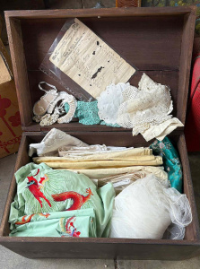 Lot 29 - Grp - Wooden chest with vintage table linen, dragon embroidered bedspre