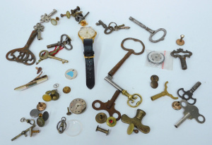 Lot 55 - Mixed lot inc Gent's watch and parts, studs, keys (clock and others) et