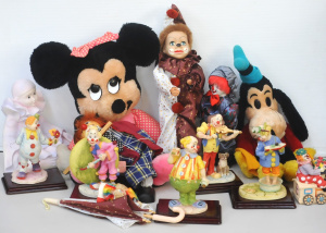 Lot 96 - Box lot inc large vintage stuffed Minnie Mouse (62cm H) and Goofy, Hobo