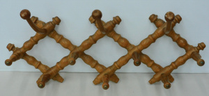 Lot 166 - Expandable mid-century expandable wall mounted coat rack - max 76cm W