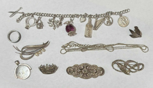 Lot 178 - Grp jewellery incl vintage charm bracelet, some charms marked silver (