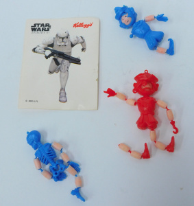 Lot 182 - Small group lot of vintage ceral toys inc Puppet People, Star Wars Ep