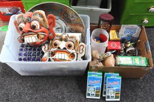 Lot 33 - 2 x boxes mixed items - Boxed as New 1980s LSI hand held Golf Games, La