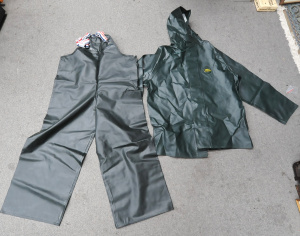 Lot 62 - Cape Islander fishing waders and jacket set