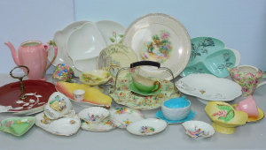 Lot 97 - Large Group lot Vintage English ceramics inc Royal Winton - Petunia Tea