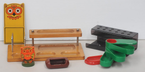 Lot 169 - Group lot - Retro & Modernist Desk Stands & Stationary items -