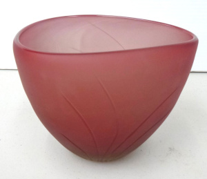 Lot 202 - Harriet Schwarzrock art glass vase 12cm H
