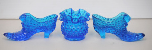 Lot 209 - 3 pces Vintage Fenton Cobalt Blue inc Pair Hobnail Cat Head Slipper sh