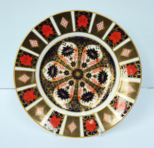Lot 212 - Royal Crown Derby c1979 Old Imari Cabinet Plate 27cm D