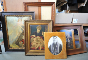 Lot 13 - Group lot - Vintage Pictures & Frames - Old framed Pears prints, c1