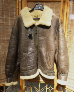 Lot 22 - Vintage Mens WW2 style Bomber Jacket - Brown leather w Sheepskin Lining