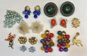 Lot 59 - Grp vintage costume jewellery, earrings, brooches, crystal, diamante, e