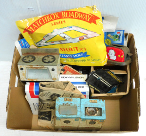 Lot 81 - Mixed lot of retro and vintage items inc computer games, various toy pa