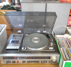 Lot 97 - Vintage Sanyo all in one Hi-Fi Stereo Music System Model DXT 5502N with