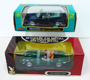 Lot 171 - 2 x boxed die-cast 118 model cars Road Signature 1971 Jaguar E-Type, A